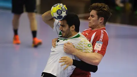 Partido de Balonmano entre Helvetia - Melsugen de la copa EHF . MIGUEL OSÉS_22