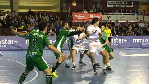 Partido Ademar León- Helvetia Anaitasuna. Twitter Ademar.