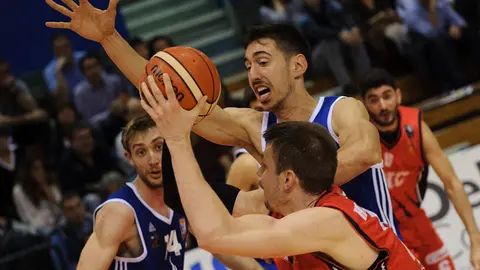 Partido Basket Navarra en el Pabellón de la UPNA. MIGUEL OSÉS_18