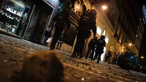 Violencia callejera en Pamplona tras una manifestación convocada por la izquierda abertzale llamando a la _autodefensa ante la represión_. MIGUEL OSÉS_23