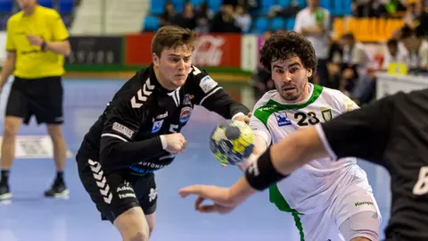 Helvetia Anaitasuna y el DS Auto Gomas Sinfín (11). IÑIGO ALZUGARAY