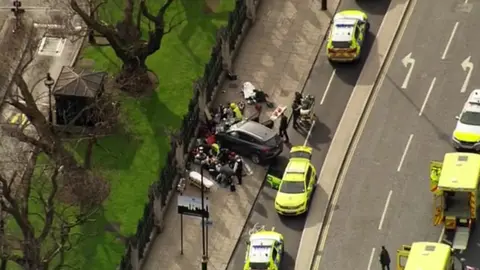 Primeras imágenes del ataque perpetrado cerca del parlamento británico en Londres