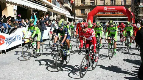 Salida del GP Miguel Induráin 2016 desde Estella. Foto facebook CC Estella.