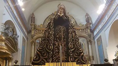 La Dolorosa se prepara para su traslado desde la iglesia de San Lorenzo hasta la Catedral de Pamplona JAVIER LEOZ 1