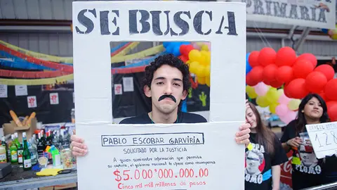 Miles de estudiantes se reunen en la Carpa de Primavera. MIGUEL OSÉS_16