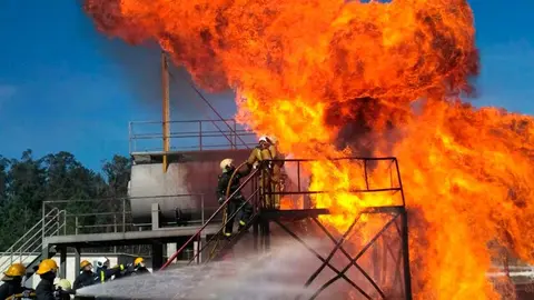 Actividades de entrenamiento de los nuevos bomberos de Navarra. BOMBEROS (1)
