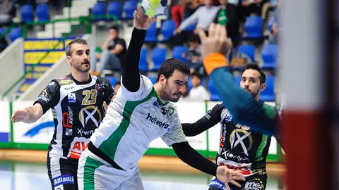 24ª jornada de la Liga Asobal entre el Helvetia Anaitasuna y el Puente Genil. MIGUEL OSÉS_1