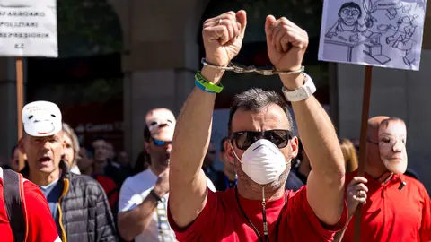 Concentración contra el anteproyecto de ley de policías de Navarra elaborado por el Gobierno (04). IÑIGO ALZUGARAY