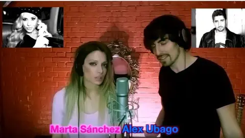 Los concursantes de 'Tu cara me suena' Nacho Lozano y Patricia Aguilar cantan 'Vivo por ella' a 20 voces.