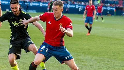 Partido de Liga entre Osasuna y Sporting de Gijón disputado en el estadio de El Sadar. IÑIGO ALZUGARAY