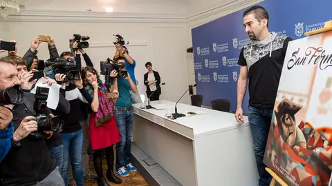 El Ayuntamiento de Pamplona anuncia que 'Mañanas sanfermineras', creado por el argentino Maximiliano Cosatti, será el cartel anunciador de los Sanfermines 2017 (07). IÑIGO ALZUGARAY