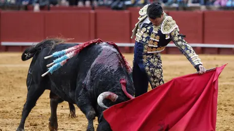 José María Manzanares ha cortado dos orejas en la corrida de los Juan Pedro Domecq en la Feria de Abril de Sevilla Foto LA MAESTRANZA