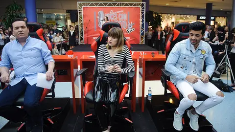 Los aspirantes a participar en La Voz pasan el casting en Itaroa. MIGUEL OSÉS_14