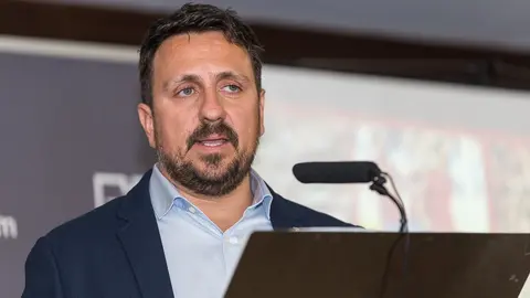 El exdirectivo de Osasuna Juan Ramón Lafón, explica su candidatura a presidente del club en las elecciones de octubre (07). IÑIGO ALZUGARAY