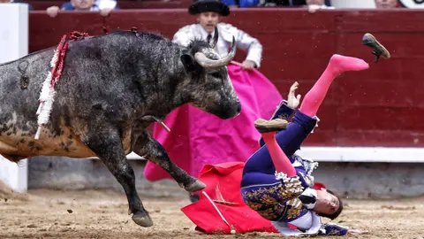 El diestro David Galván, herido en la primera corrida de abono de San Isidro 2017 en Las Ventas.
