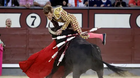 Cogida del torero Javier Jiménez en su segunda tarde en la feria de San Isidro 2017 PLAZA 1