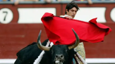 Sebastián Castella ha cortado una oreja a uno de los Jandilla en la feria de San Isidro PLAZA 1