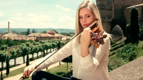 Imagen de la protagonista del videoclip oficial de 'Defendamos la bandera de Navarra'. CEDIDA
