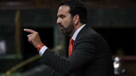 GRA606. MADRID, 13/06/2017.- El diputado de UPN Íñigo Alli Martínez, durante su intervención esta tarde en el debate en el pleno del Congreso de la moción de censura que Unidos Podemos ha presentado contra el presidente del Gobierno, Mariano Rajoy. EFE/JuanJo Martín