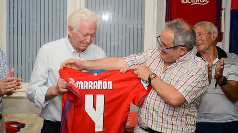 La Asociación de Osasuna Veteranos celebra su asamblea anual, en la que se elegirá el sucesor de Adolfo Pérez Marañón, que deja el cargo después de trece años. PABLO LASAOSA 05