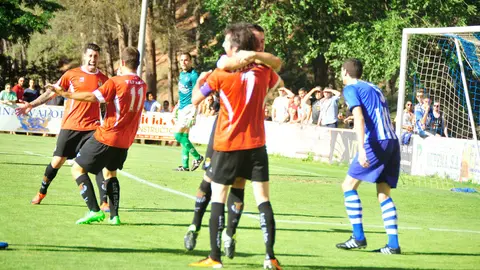 Alegría de los jugadores de Tafalla tras el gol en Nájera. Foto web Peña Sport.
