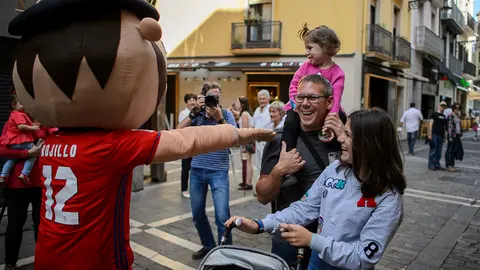 Osasuna inaugura su nueva tienda en la calle Estafeta. PABLO LASAOSA 03
