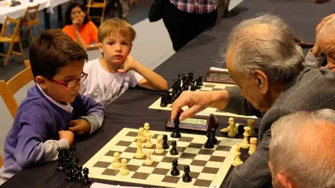 Participantes en el II Torneo Internacional Solidario de Ajedrez celebrado en Pamplona. S. REDÍN (4)