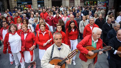 Salida de la Sampedrada desde la plaza del Ayuntamiento de Pamplona. MIGUEL OSÉS (2)