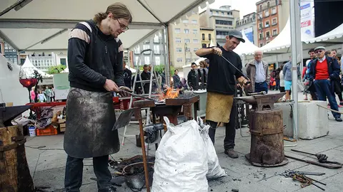 Feria de artesania en la Plaza del Castillo. MIGUEL OSÉS_12