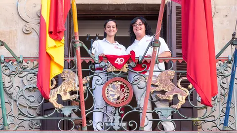 Paula Remírez y María Calado serán las encargadas de lanzar el Chupinazo de los Sanfermines 2017 en representación de la asociación DYA (08). IÑIGO ALZUGARAY