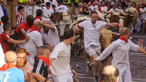 Primer encierro de San Fermín 2017 con toros de Cebada Gago.. MIGUEL OSÉS_1