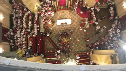 Lluvia de pétalos a San Fermín al regresar a su capilla tras la procesión del 7 de julio CEDIDA