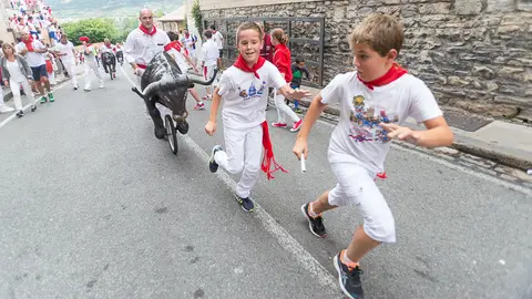 Sanfermines 2017. Encierro Chiqui entre Santo Domingo y la Plaza del Ayuntamiento organizado por un grupo de corredores y la Federación de Peñas de Pamplona. IÑIGO ALZUGARAY