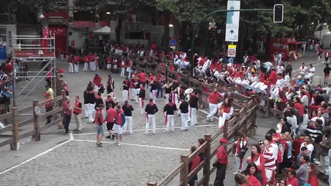 La banda del maestro Bravo toca en Telefónica.