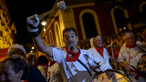 El Struendo se abre paso por las calles de Pamplona durante los Sanfermines de 2017. PABLO LASAOSA (6)