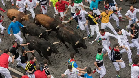 Séptimo encierro de San Fermín con toros de Nuñez del Cuvillo en el tramo de Telefónica -MAITE H.MATEO 201717