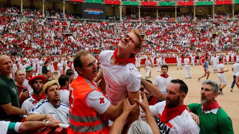 ATTENTION EDITORS - VISUAL COVERAGE OF SCENES OF INJURY OR DEATH A reveller injured by a wild cow is taken away from the bullring following the seventh running of the bulls at the San Fermin festival in Pamplona, northern Spain, July 13, 2017. REUTERS/Susana Vera    TEMPLATE OUTCODE: X01622