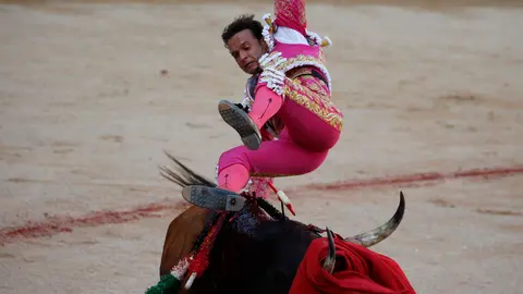 El torero Antonio Ferrera durante la corrida de Núñez del Cuvillo en la Feria del Toro de Pamplona 2017. REUTERS