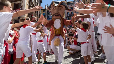 Despedida de la Comparsa de gigantes y cabezudos de Pamplona de San Fermín 2017 (242). IÑIGO ALZUGARAY