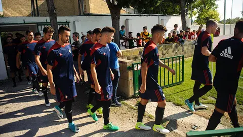 La nueva plantilla de Osasuna se presenta en sociedad en su primer amistoso de pretemporada disputado en Olite. MIGUEL OSÉS (4)