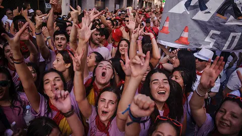 Ambiente por las calles de Tudela despues del Chupinazo. MIGUEL OSÉS_5