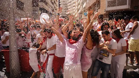 Ambiente por las calles de Tudela despues del Chupinazo. MIGUEL OSÉS_24