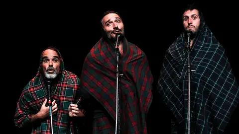 GRA423. OLITE (NAVARRA), 24/07/2017.- El grupo portugués Companhia do Chapitô ha representado esta noche en el escenario La Cava de Olite, en Navarra, la tragedia de "Macbeth", dentro de la programación del Festival de Teatro de Olite. EFE/Ivan Aguinaga