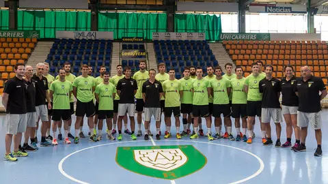 Puesta de corto de Helvetia Anaitasuna para el primer entrenamiento de la temporada 2017-18 (06). IÑIGO ALZUGARAY