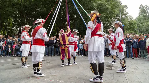 Baile de los Dantzantes de San Lorenzo en el día de su santo patrón (30). IÑIGO ALZUGARAY