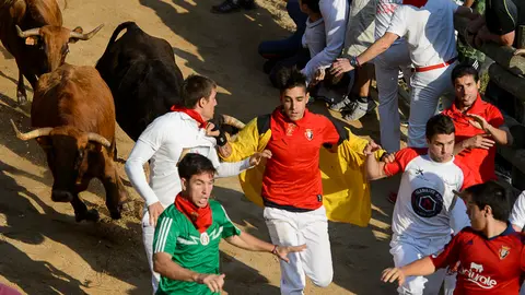 Sexto encierro del pilón 2017 de las fiestas de Falces. PABLO LASAOSA 09