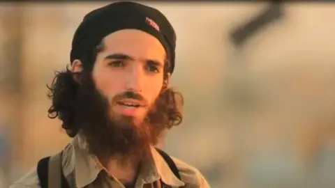 El terrorista denominado 'El Cordobés' en el vídeo que amenaza a España en Castellano.