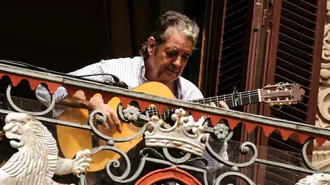 Actuación del guitarrista Rafael Riqueni, dentro del ciclo _Flamenco en los balcones_ del Festival Flamenco on Fire. MIGUEL OSÉS_11