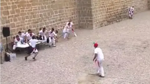 Peligroso lanzamiendo de la rabiosa en Marcilla