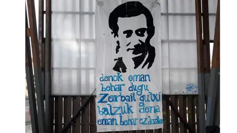 Pancartas colocadas por la izquierda abertzale en Mendillorri con motivo del inicio de las fiestas.  (3)